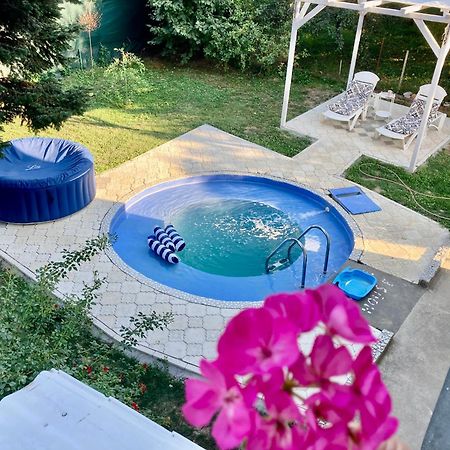 White House With Sauna And Jacuzzi Novi Sad Esterno foto