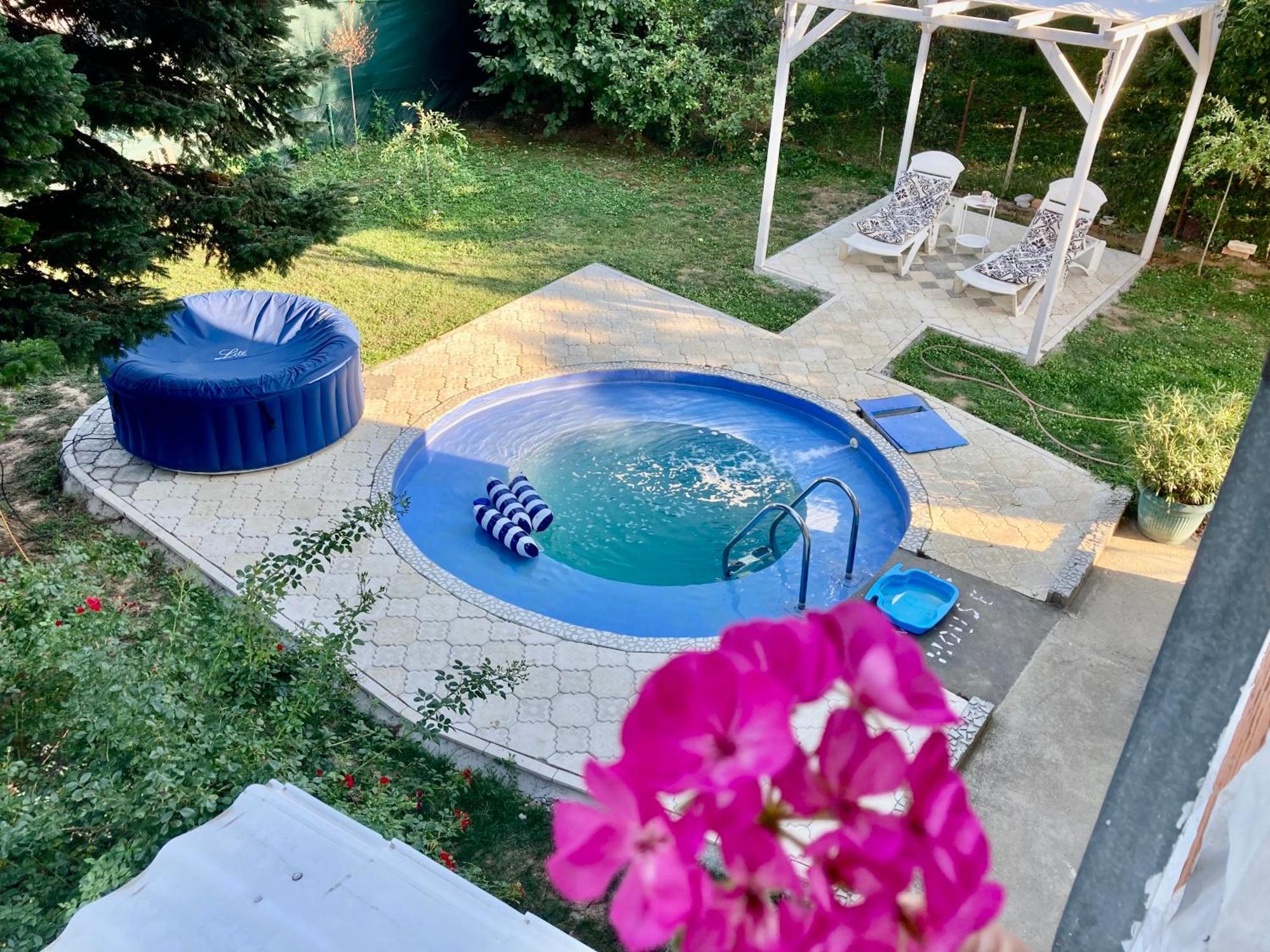 White House With Sauna And Jacuzzi Novi Sad Esterno foto